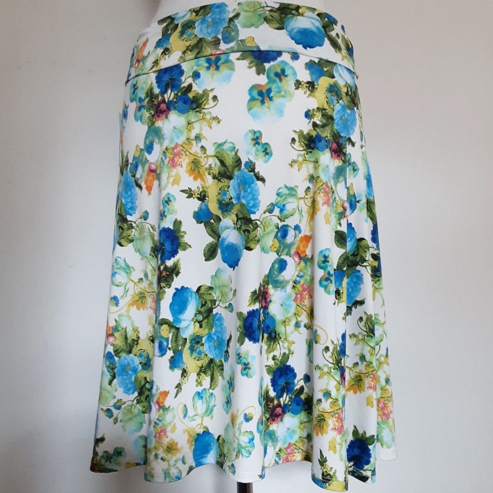 💲SOLD💲LuLaRoe Azure Ivory Blue Floral Skirt - Picture 4 of 5